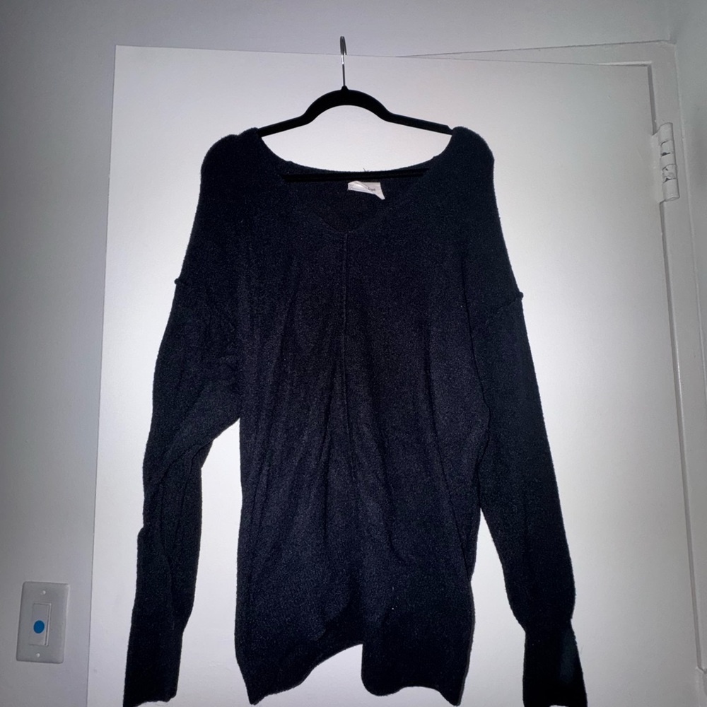 Wilfred (Aritzia) Black V-Neck Wool Blend Sweater